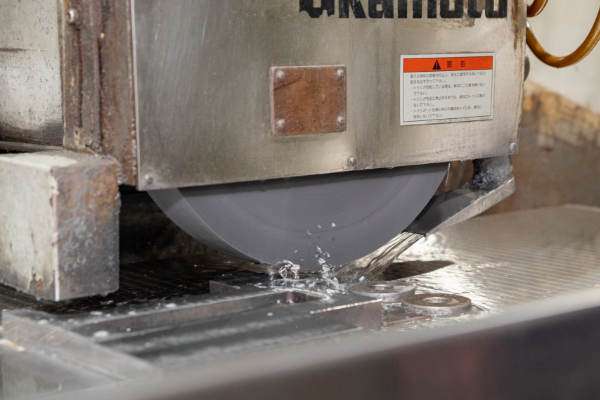 門型平面研削盤